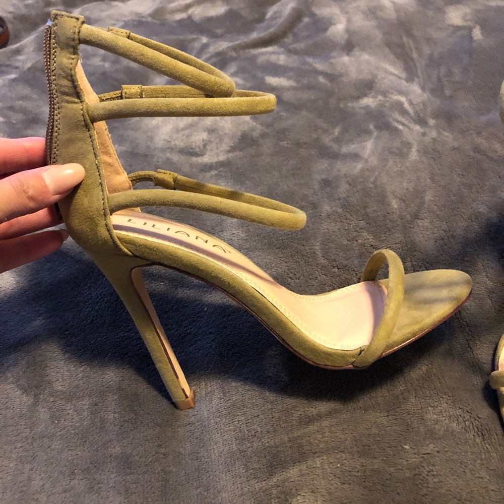 Adorable heels - Picture 4 of 4